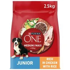 Purina ONE Medium/Maxi Junior csirk&eacute;s sz&aacute;razt&aacute;p k&ouml;ly&ouml;kkuty&aacute;knak 2,5 kg
